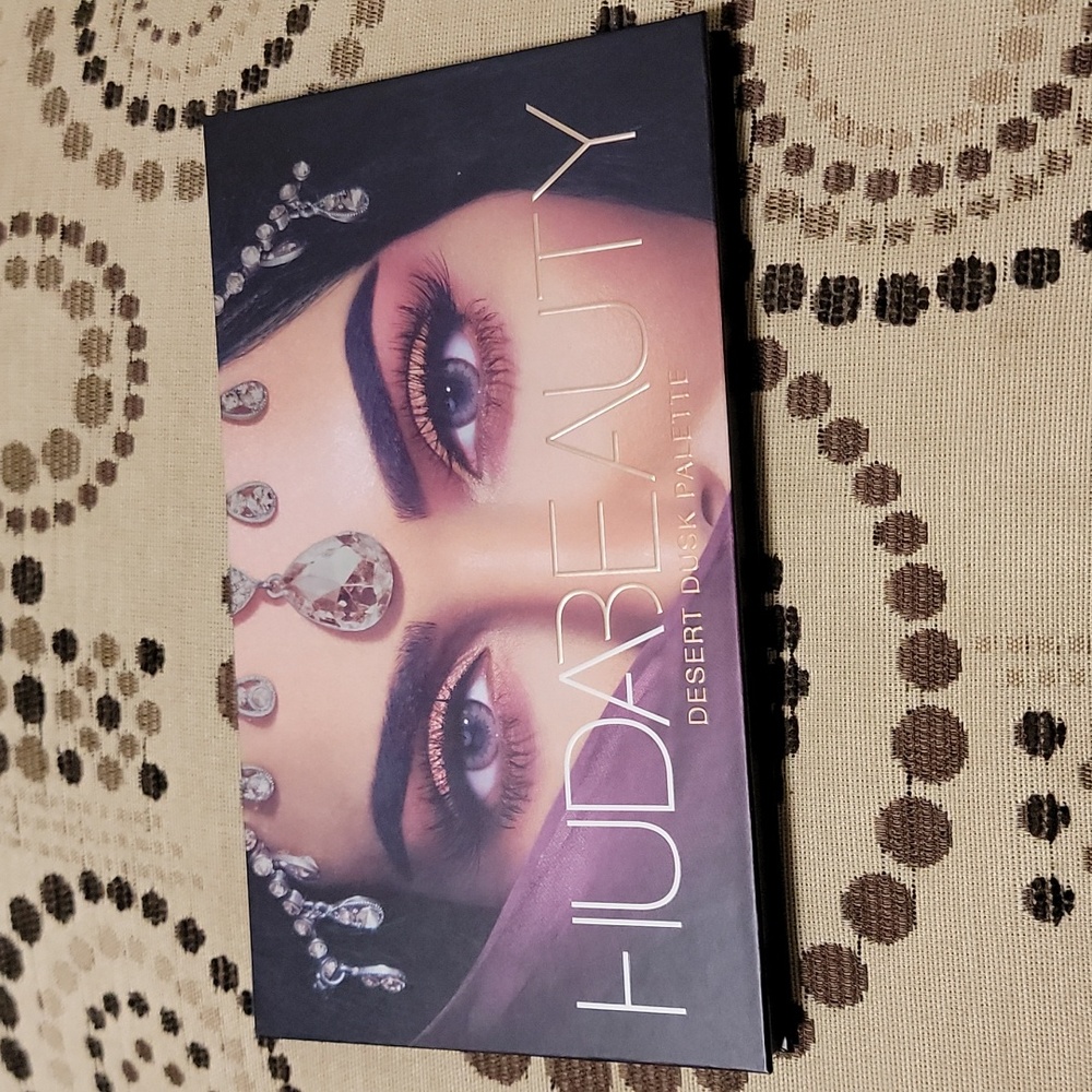 Huda Beauty Desert Dusk Palette